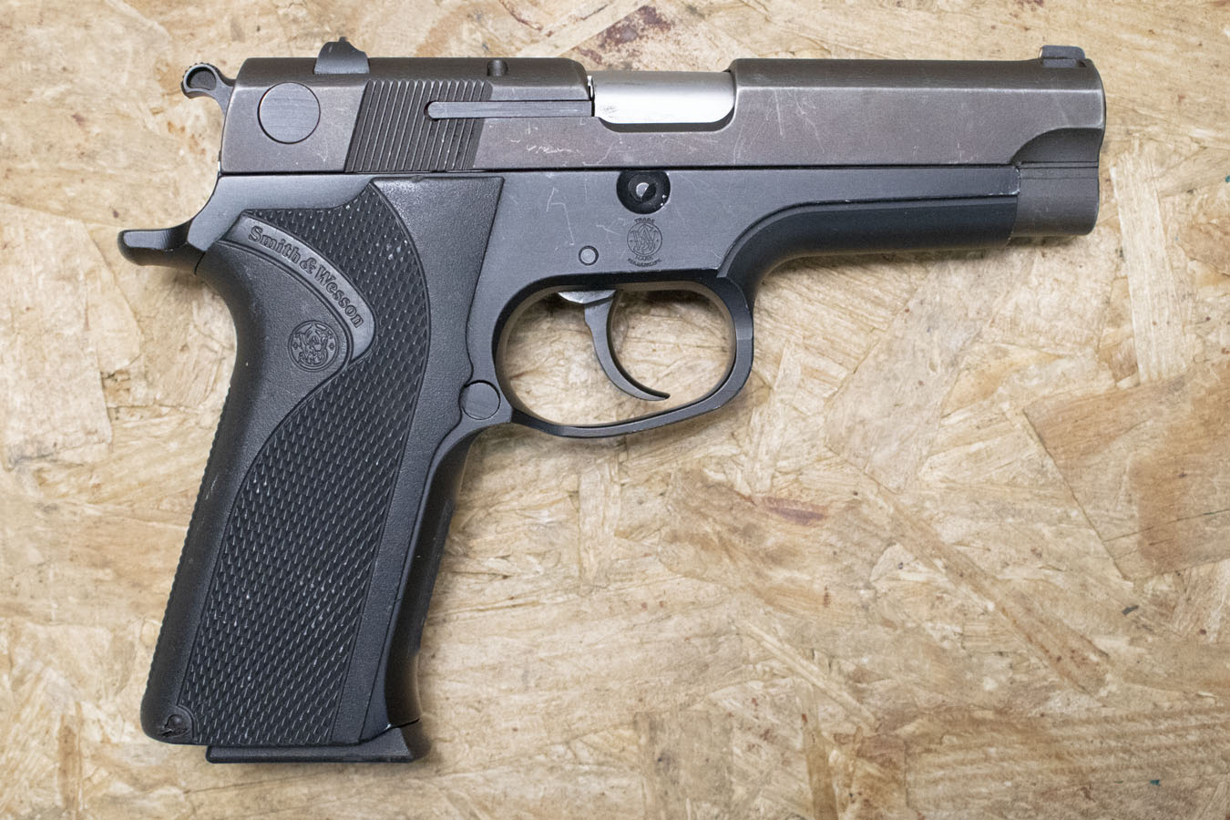 SMITH AND WESSON 915 9mm Police Trade-In Pistol with Aluminum Frame 