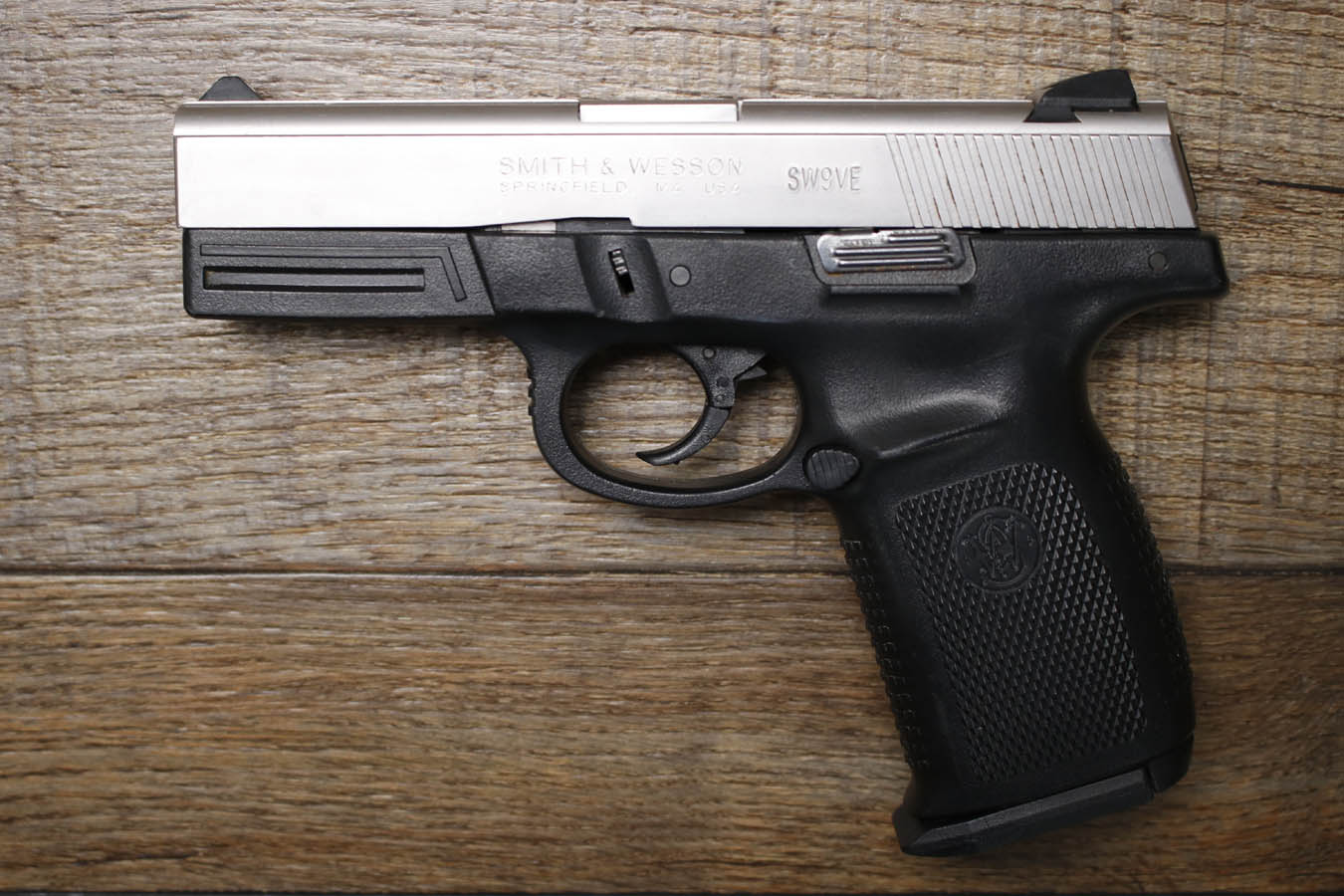 SMITH AND WESSON SW9VE 9mm Police Trade-In Pistol