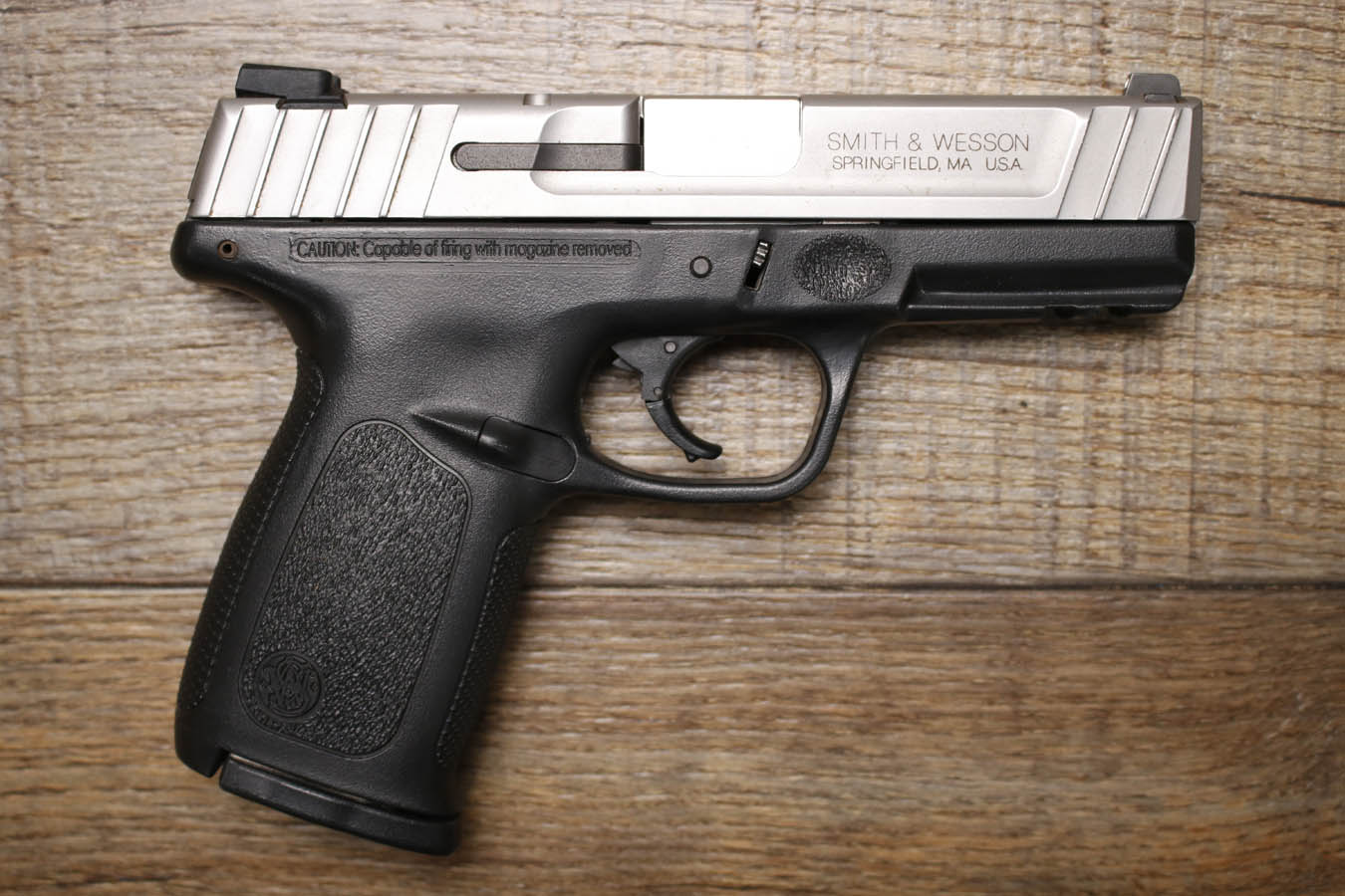 SMITH AND WESSON SD40VE 40 S&W Police Trade-In Pistol