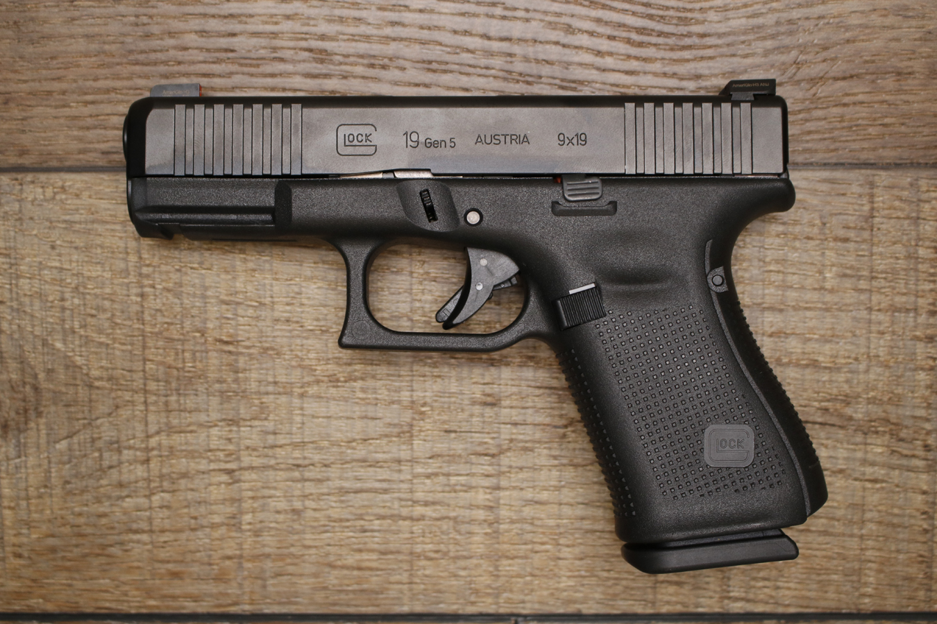 GLOCK 19 Gen 5 9mm Police Trade-In Pistols with Night Sights and Front Slide Serrations (Very Good Condition)