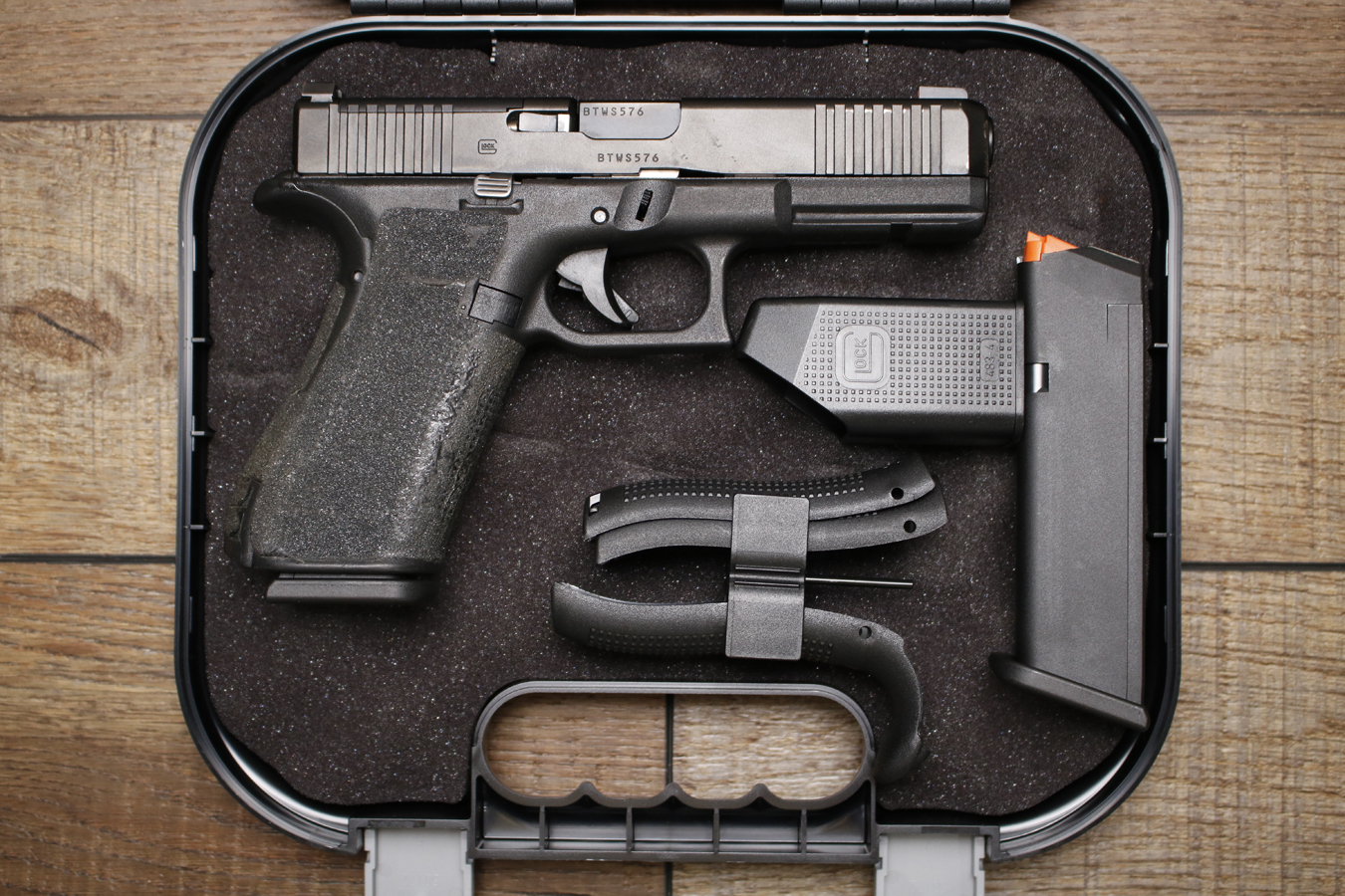 GLOCK 17 Gen 5 9mm Police Trade-In Pistols with Night Sights and Front Slide Serrations (Fair Condition)