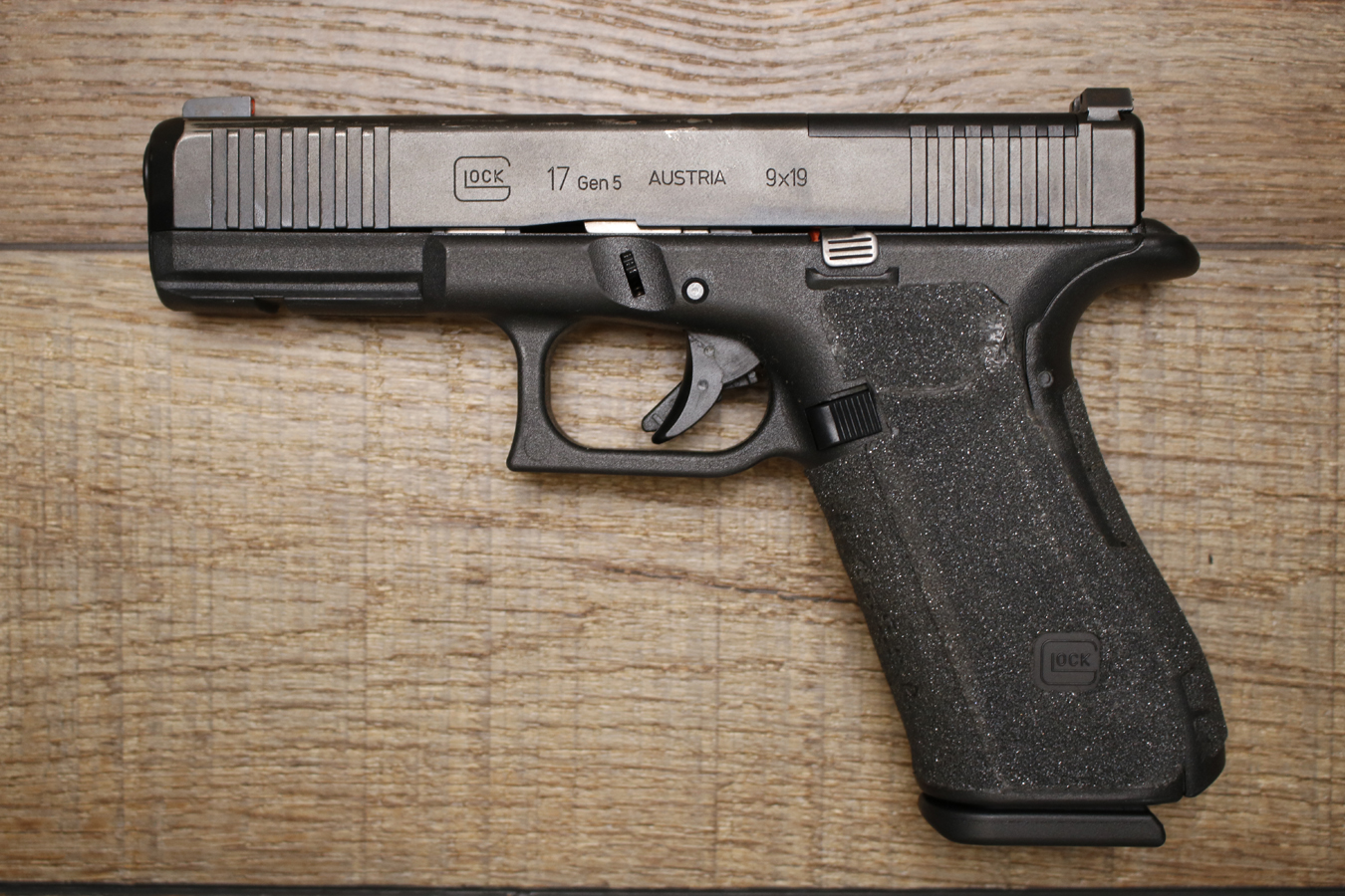 GLOCK 17 Gen 5 9mm Police Trade-In Pistols with Night Sights and Front Slide Serrations (Fair Condition)