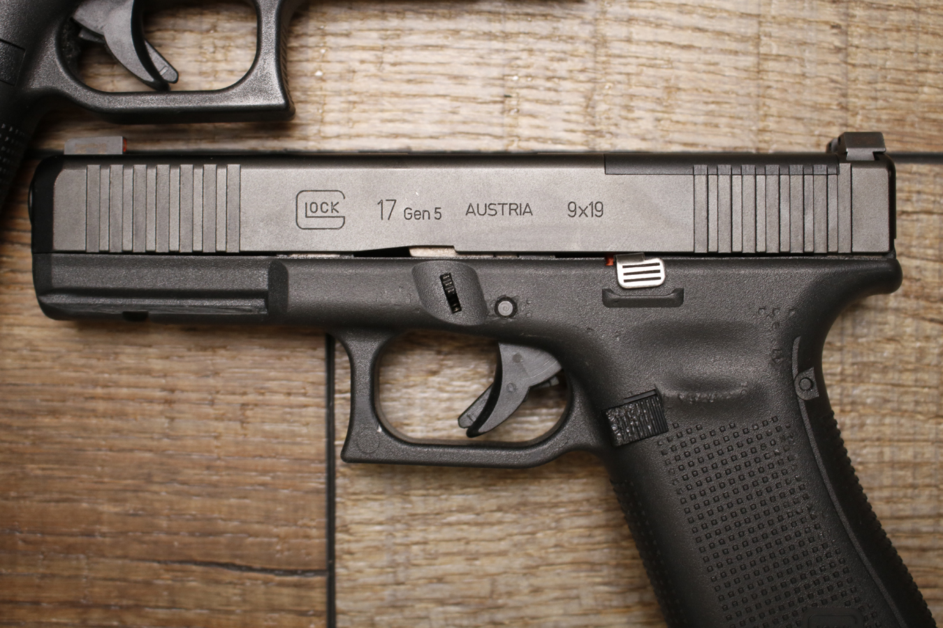 GLOCK 17 Gen5 MOS 9mm Optic Ready Police Trade-In Pistols with Night Sights and Front Slide Serrations (Good Condition)