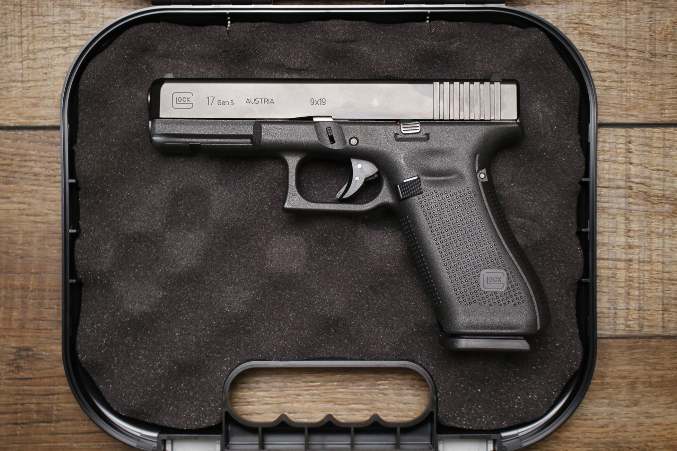 GLOCK 17 Gen 5 9mm Used Law Enforcement Sample Pistol with Three Mags and Original Box