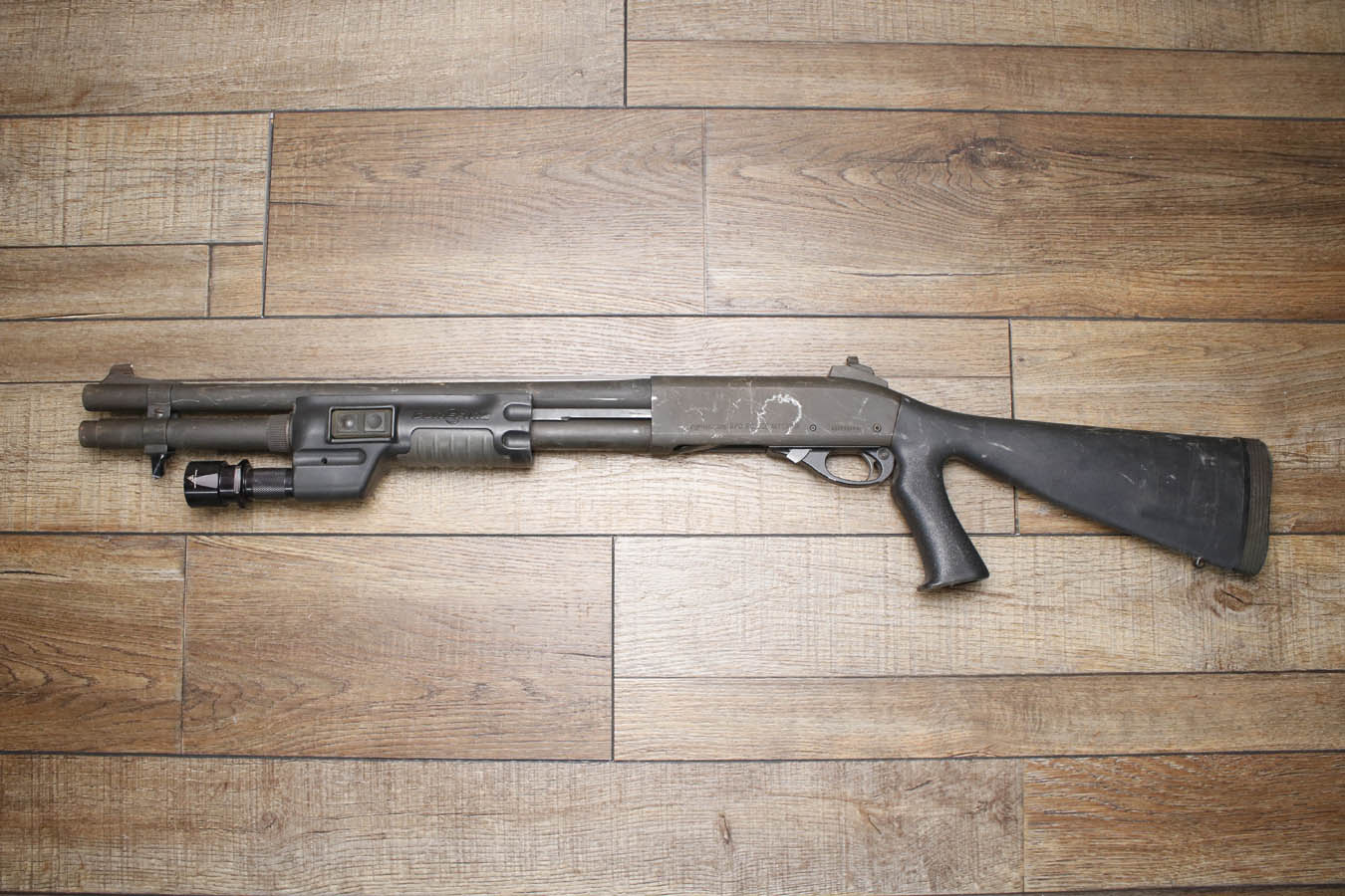 REMINGTON 870 Police Magnum 12GA Police Trade-In Shotgun with Sure Fire Flashlight