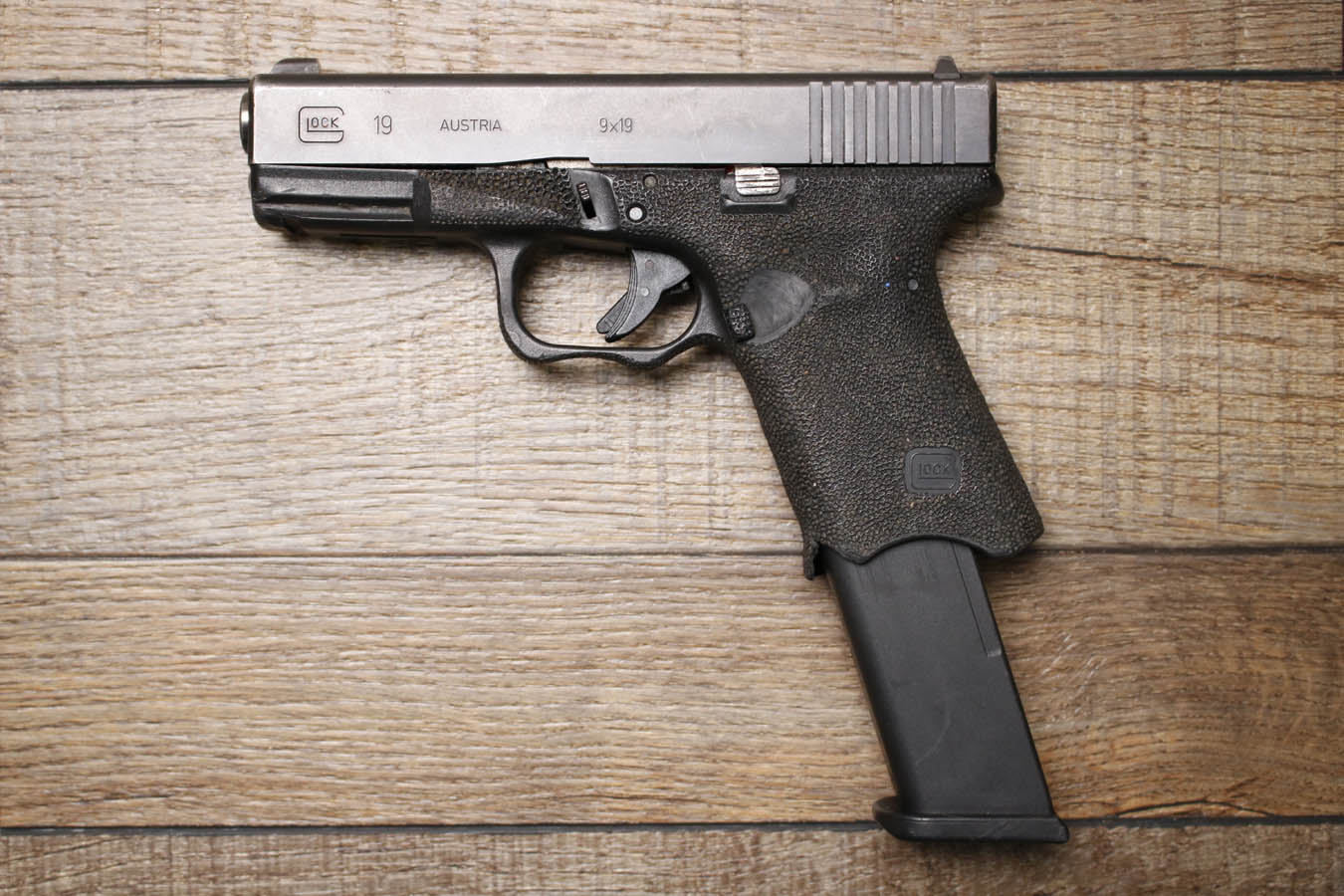 GLOCK 19 Gen3 9mm Police Trade-In Pistol with Stippled Frame and 24 Round Magazine
