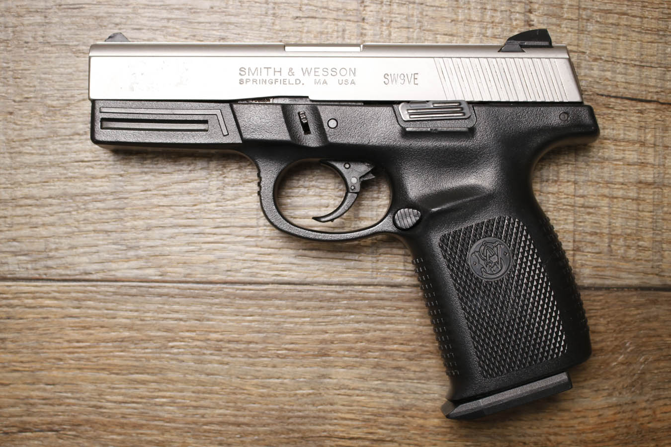 SMITH AND WESSON SW9VE 9mm Police Trade-In Pistol