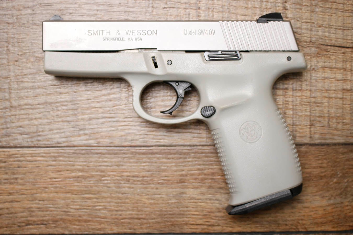 SMITH AND WESSON SW40VE 40 S&W Police Trade-In Pistol