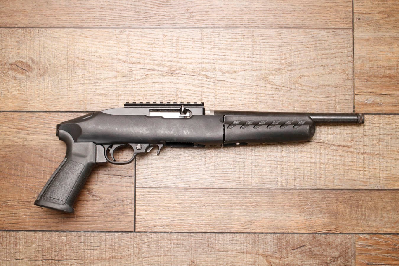 RUGER 22 Charger Takedown 22 LR Police Trade-In Pistol with Threaded Barrel (No Magazine)