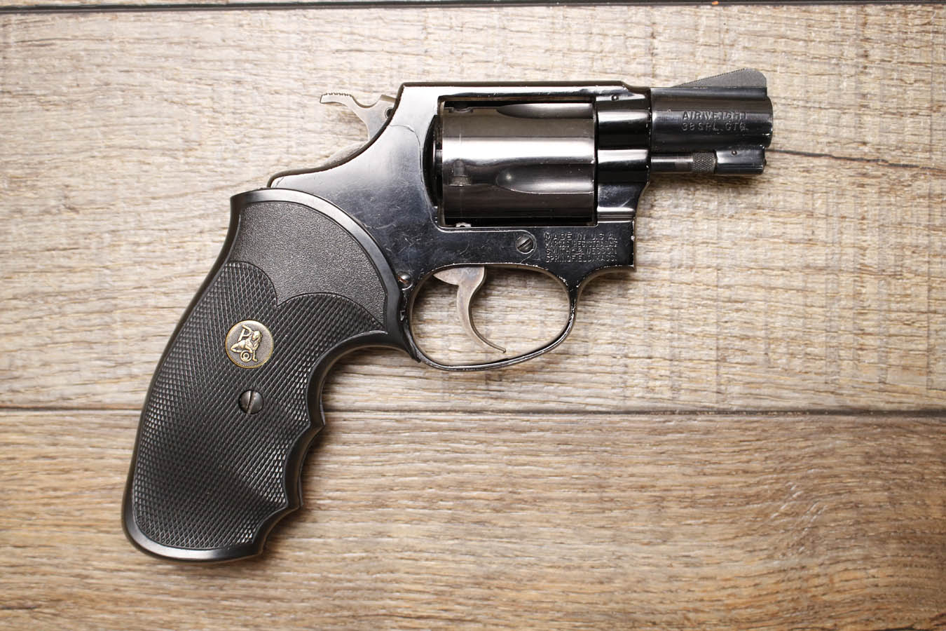 SMITH AND WESSON Model 37 Chiefs Special Airweight .38 Special Police Trade-in Revolver with Pachmayr Grips
