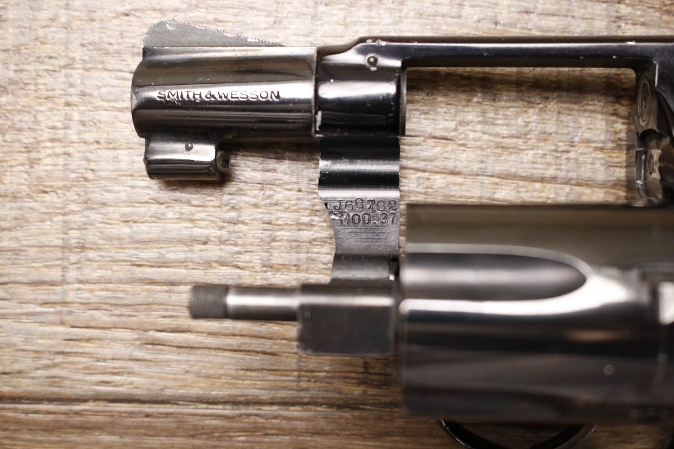 SMITH AND WESSON Model 37 Chiefs Special Airweight .38 Special Police Trade-in Revolver with Wood Grips