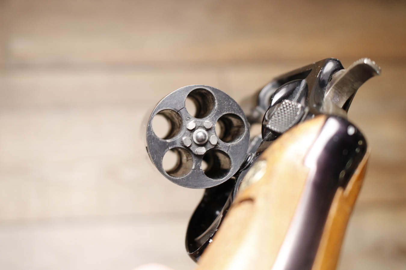SMITH AND WESSON Model 37 Chiefs Special Airweight .38 Special Police Trade-in Revolver with Wood Grips