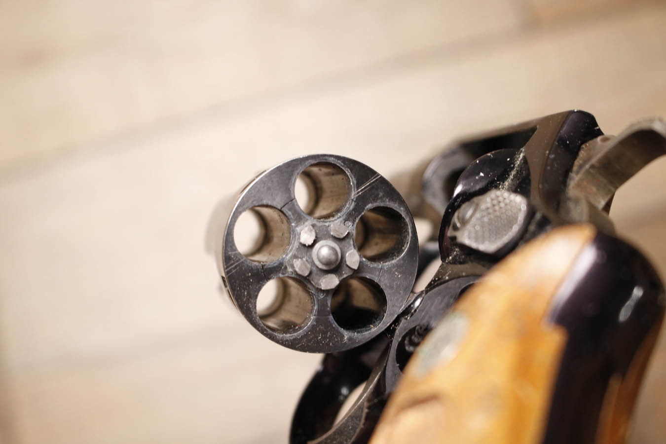 SMITH AND WESSON Model 37 Chiefs Special Airweight .38 Special Police Trade-in Revolver with Wood Grips