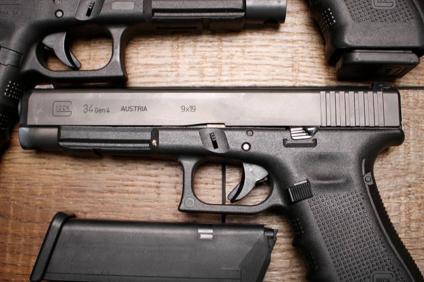 GLOCK 34 Gen4 9mm Police Trade-In Pistol with Night Sights (Good Condition)