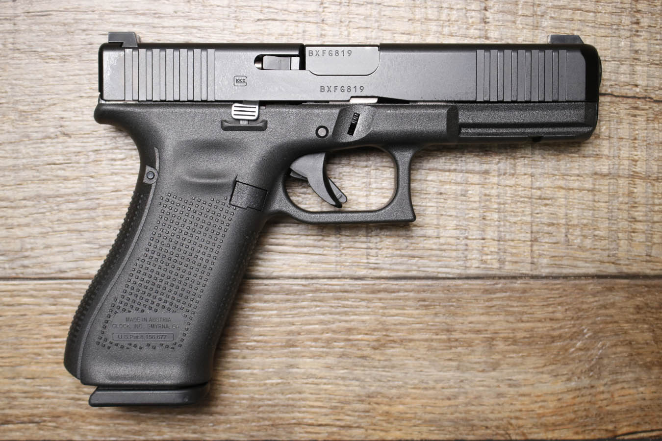 GLOCK 17 Gen 5 9mm Police Trade-In Pistol with Night Sights, Three Mags and Case