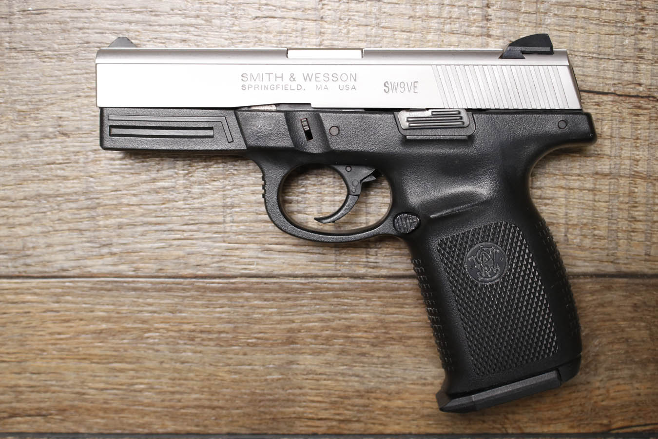 SMITH AND WESSON SW9VE 9mm Police Trade-In Pistol