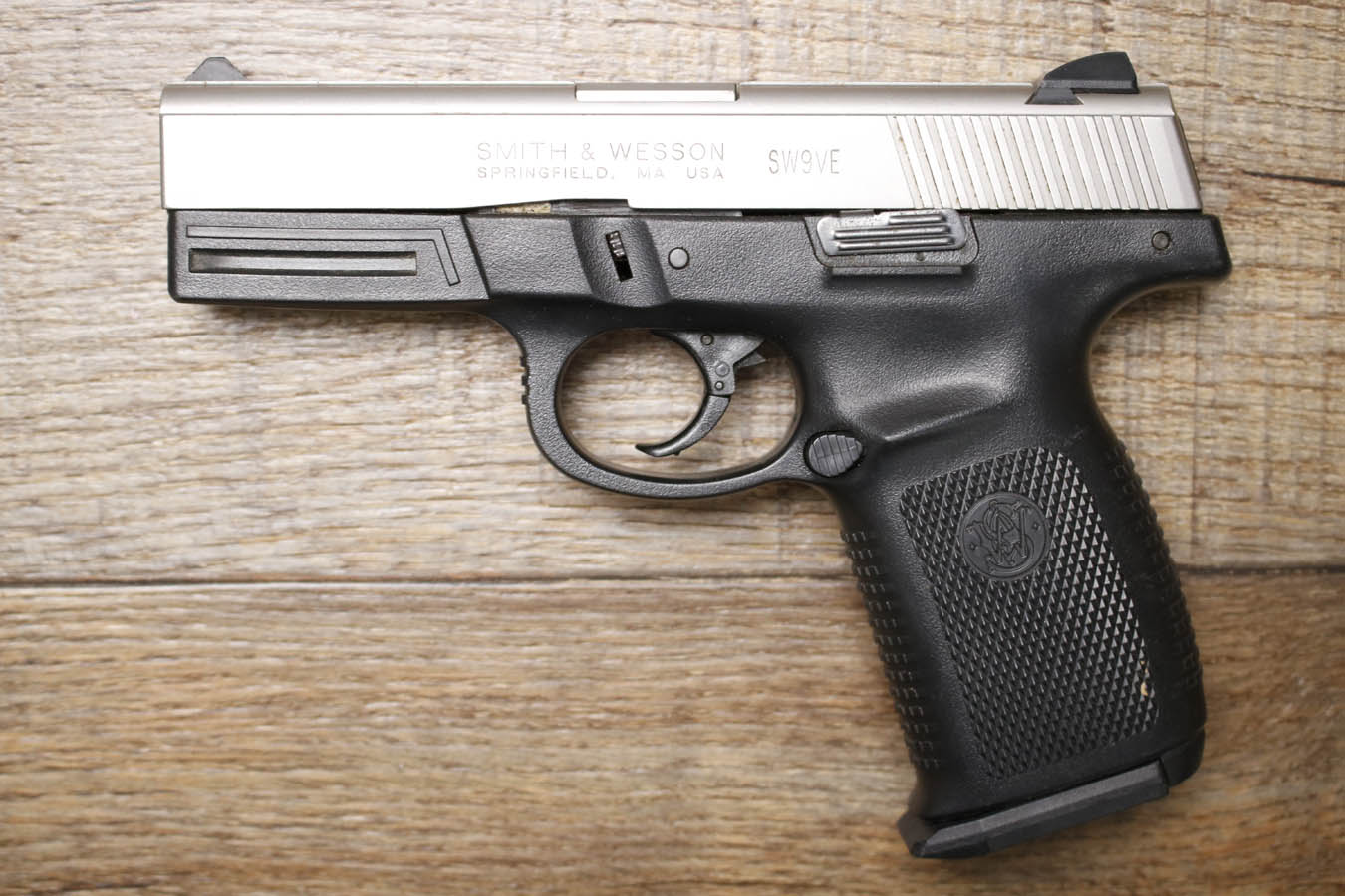 SMITH AND WESSON SW9VE 9mm Police Trade-In Pistol