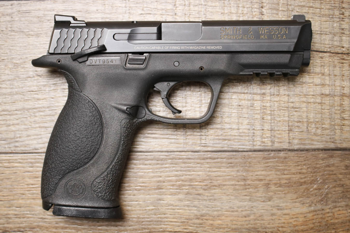 SMITH AND WESSON M&P40 1.0 40 S&W Police Trade-in Pistol with Manual Thumb Safety and Two Magazines