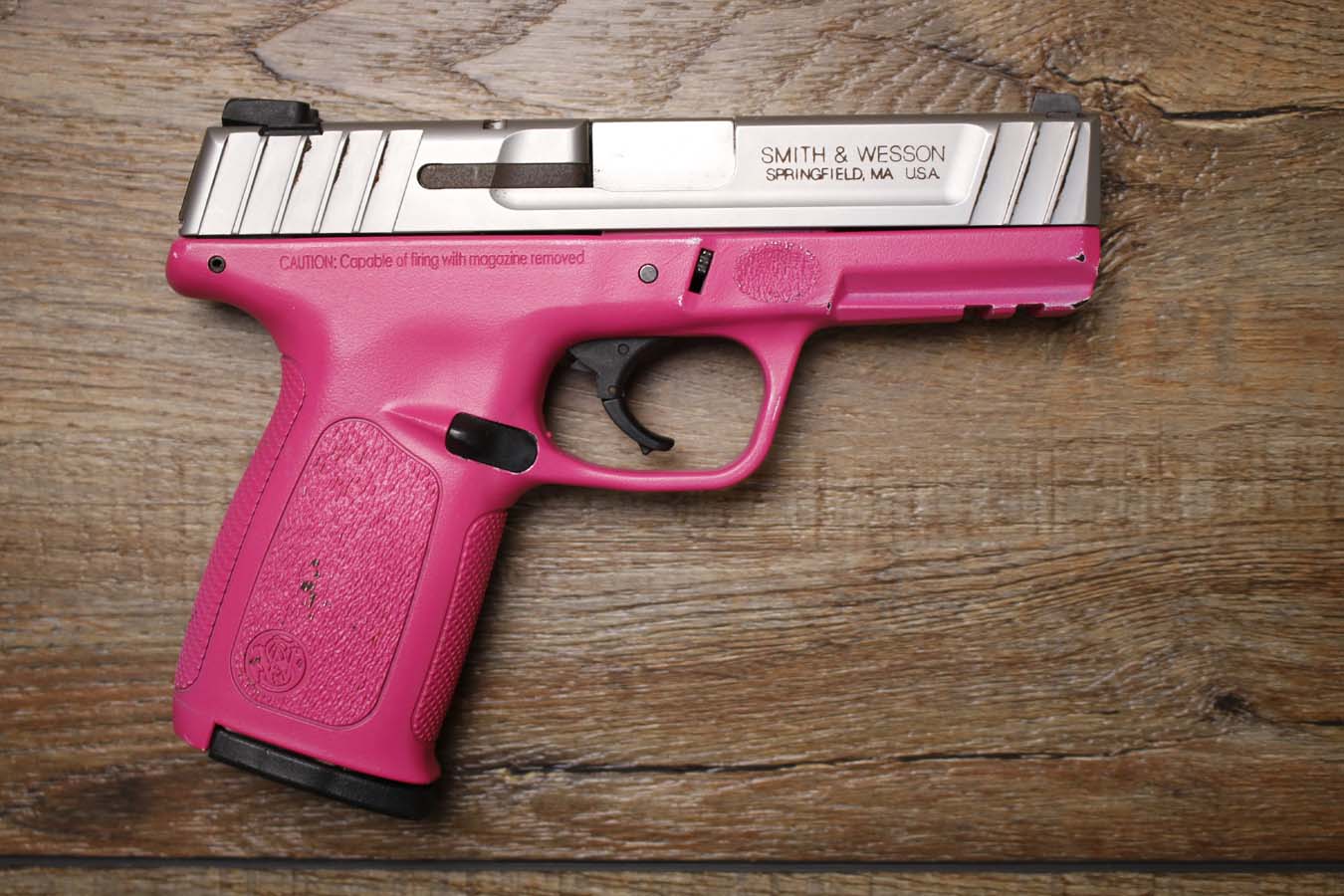 SMITH AND WESSON SD9VE 9mm Police Trade-In Pistol with Pink Frame