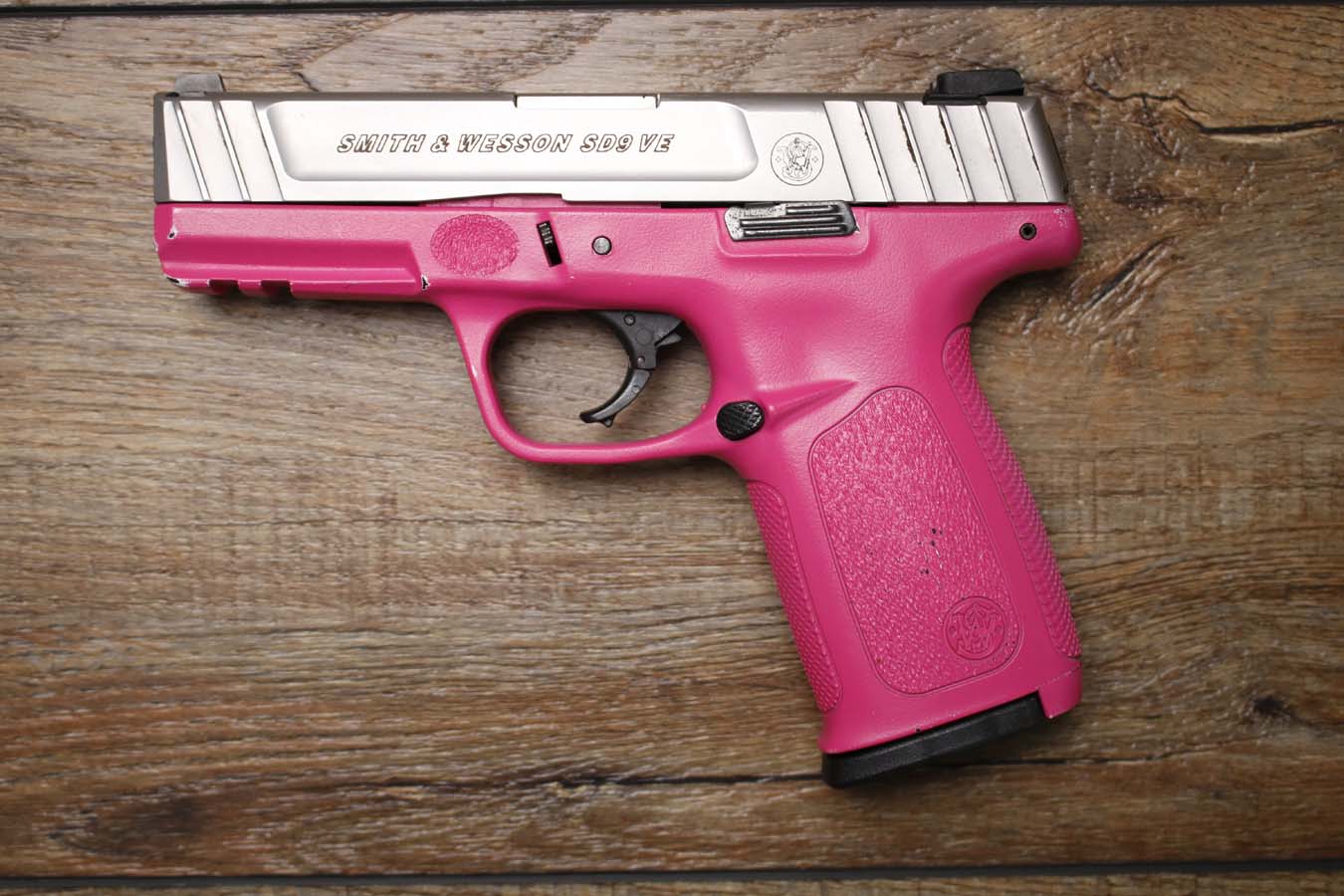 SMITH AND WESSON SD9VE 9mm Police Trade-In Pistol with Pink Frame