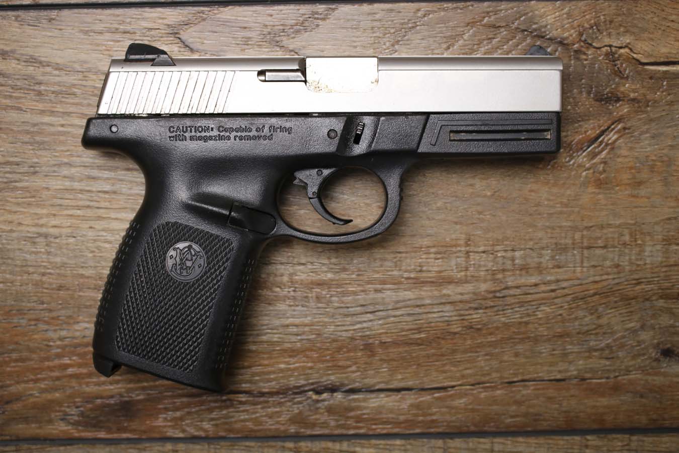 SMITH AND WESSON SW40 VE 40 S&W Police Trade-In Pistol (No Magazine)