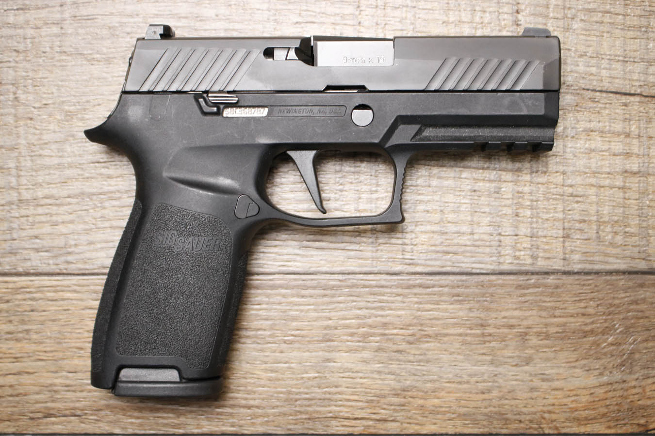 SIG SAUER P320 Carry 9mm Police Trade-In Pistol (Very Good Condition) with Night Sights