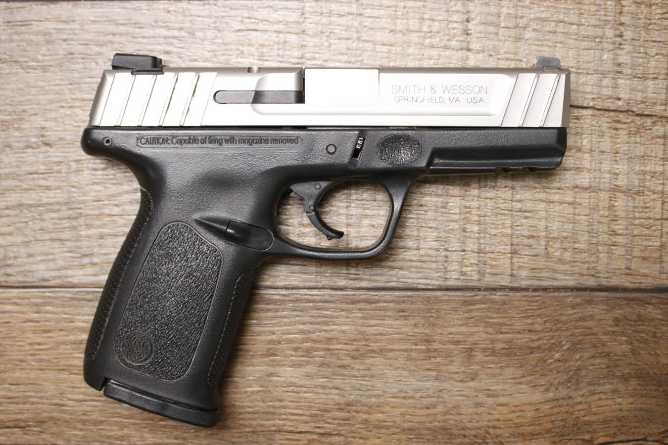 SMITH + WESSON SD40VE 40 S&W Police Trade-In Pistol