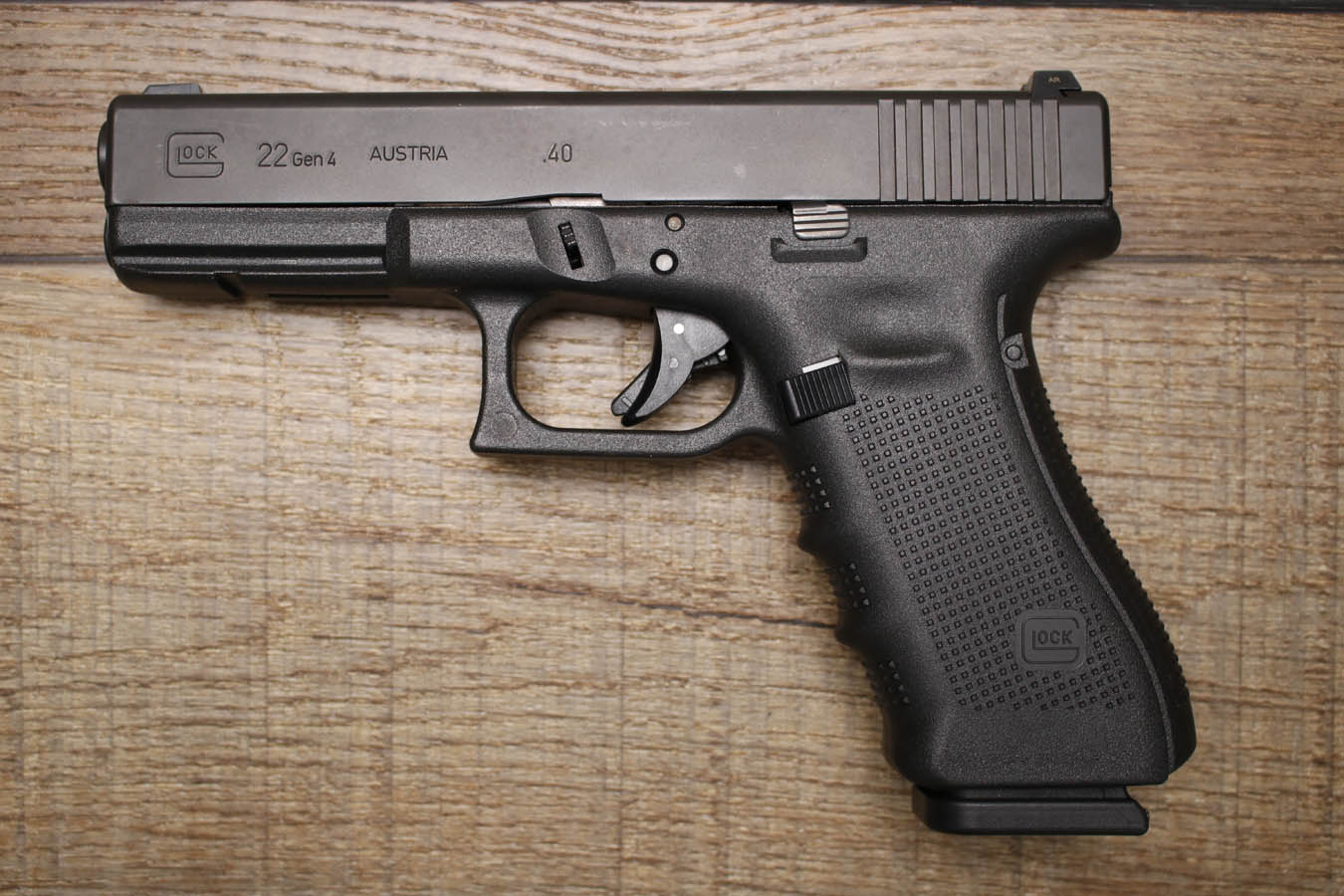 GLOCK 22 Gen 4 40 S&W Police Trade-In Pistol with Three Magazines and Original Box