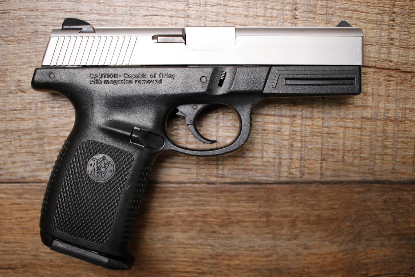 SMITH AND WESSON SW40VE 40 S&W Police Trade-In Pistol