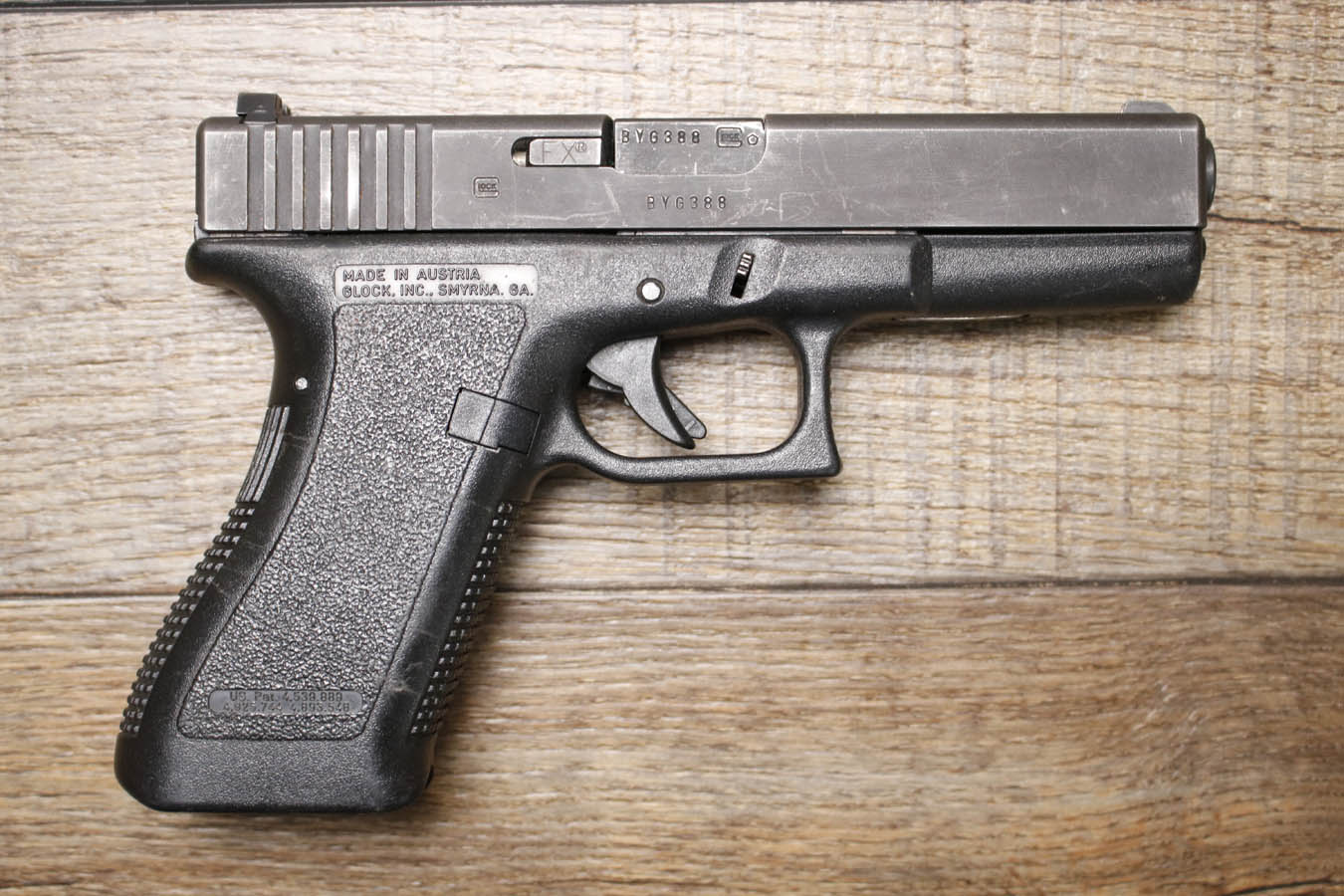 GLOCK 17 Gen 2 9mm Police Trade-In Pistol (No Magazine)