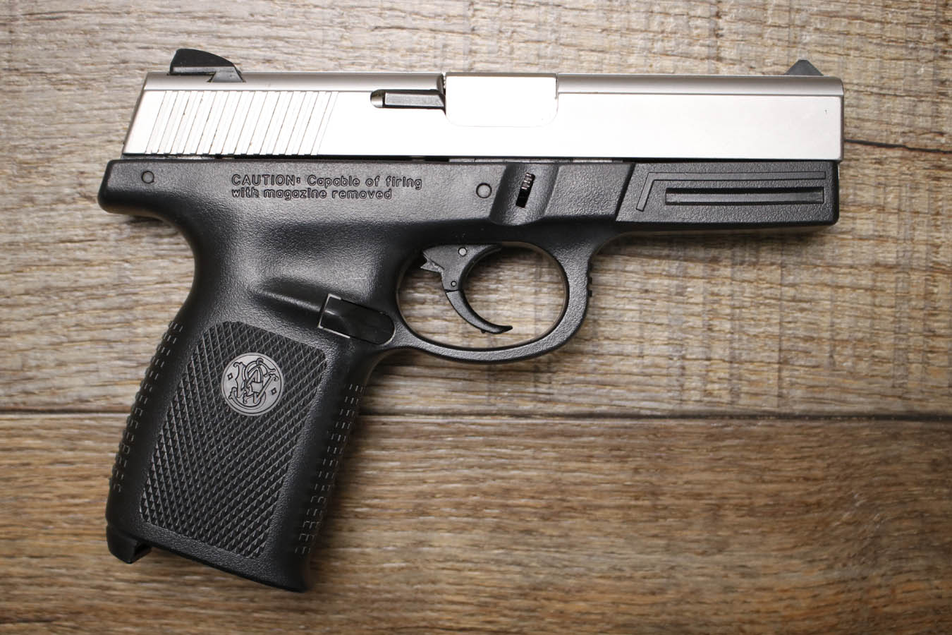 SMITH AND WESSON SW40VE 40 S&W Police Trade-In Pistol (No Magazine)