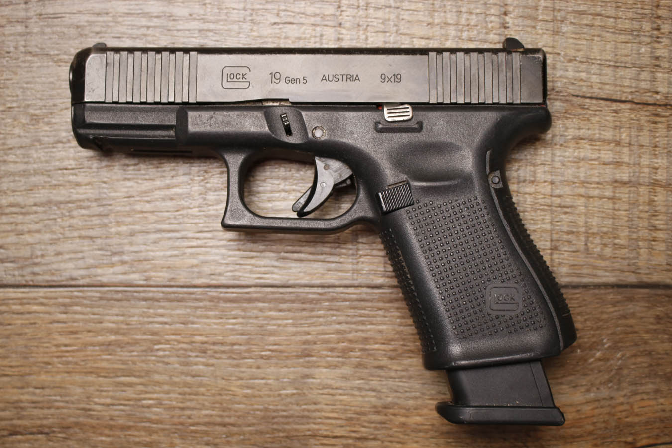 GLOCK 19 Gen 5 9mm Police Trade-In Pistol with Front Serrations