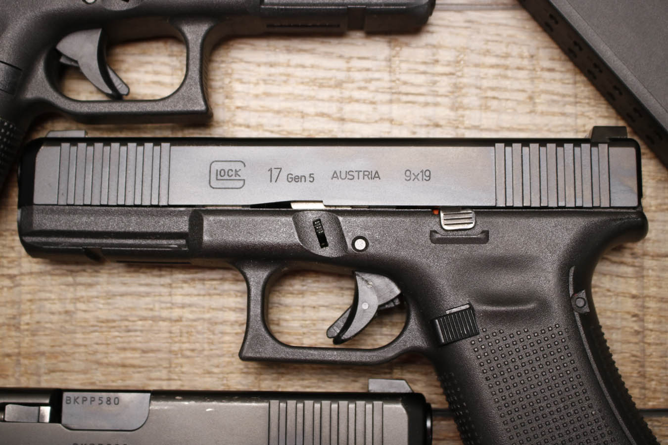 GLOCK 17 Gen 5 9mm Police Trade-In (Very Good Condition) Pistol with Night Sights