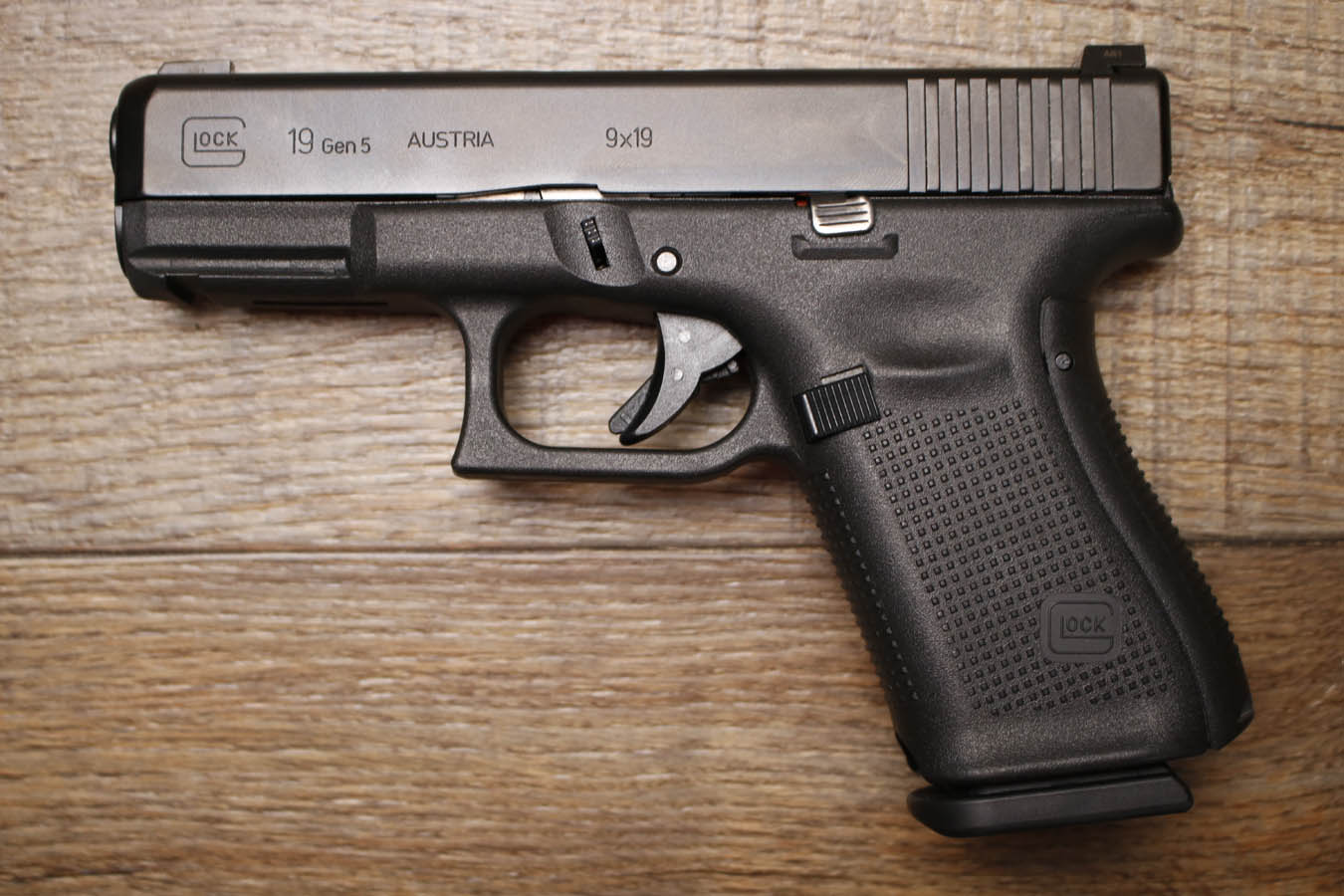 GLOCK 19 Gen 5 9mm Police Trade-In Pistol (Very Good Condition)