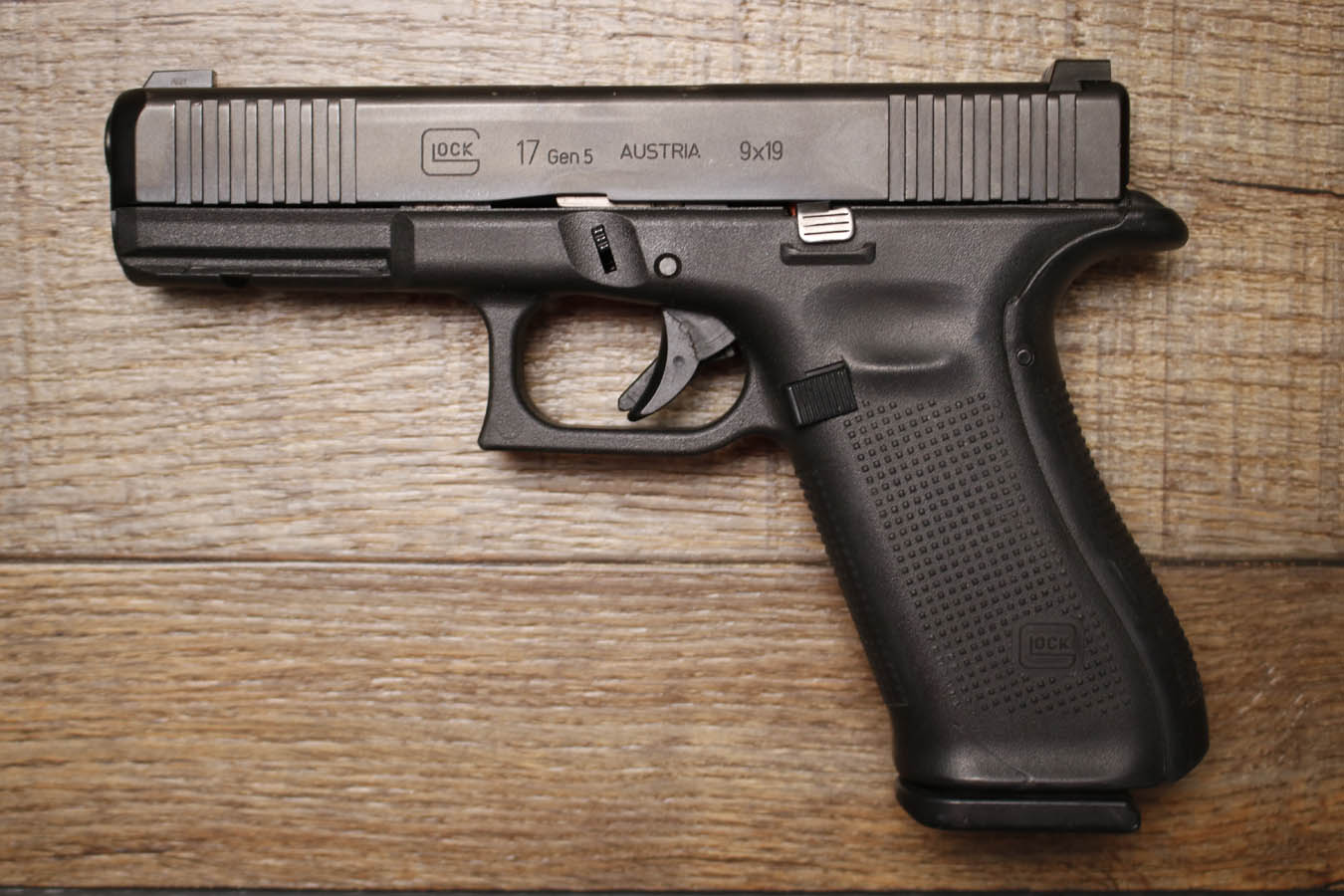 GLOCK 17 Gen 5 9mm Police Trade-In Pistol (Fair Condition)