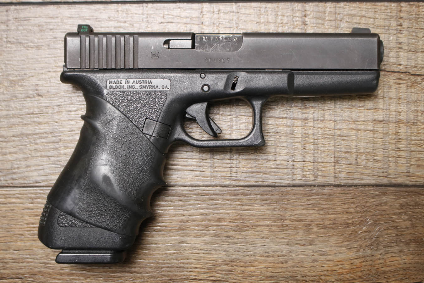 GLOCK 22 Gen 2 40 S&W Police Trade-In Pistol with Three Magazines