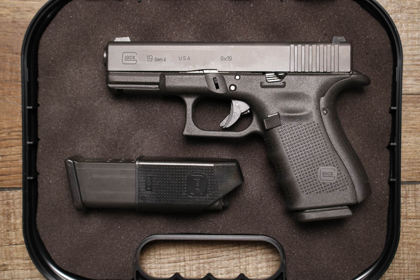 GLOCK 19 Gen 4 9mm U.S. Made Police Trade-In Pistol with Night Sights (Very Good Condition)