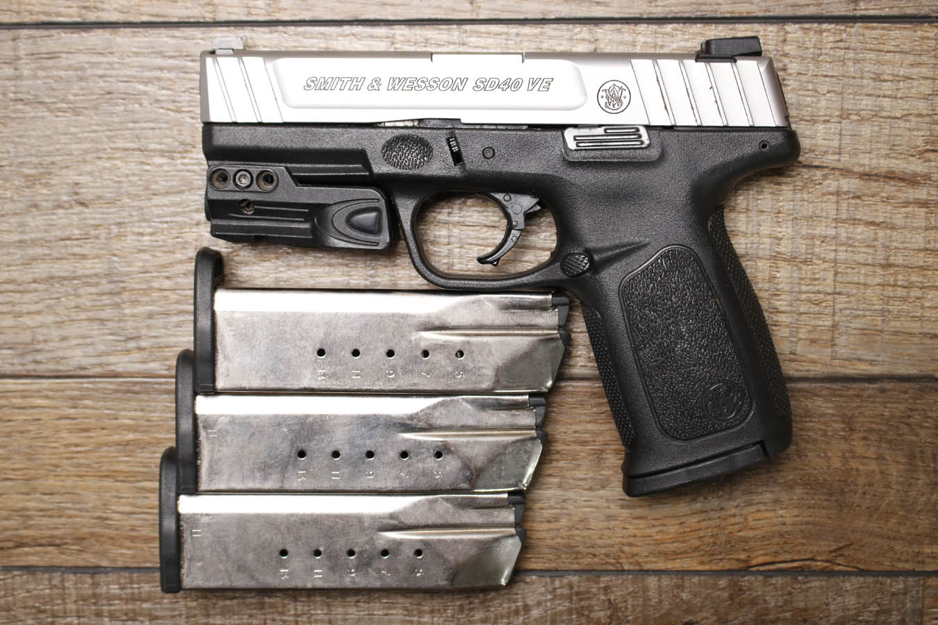 SMITH AND WESSON SD40VE 40 S&W Police Trade-In Pistol with Four Magazines