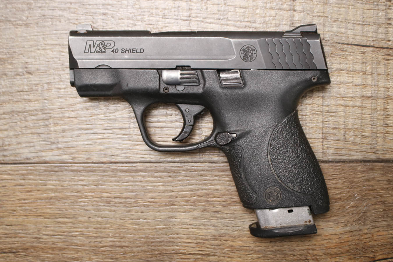 SMITH AND WESSON M&P40 Shield 40 S&W Police Trade-In Pistol