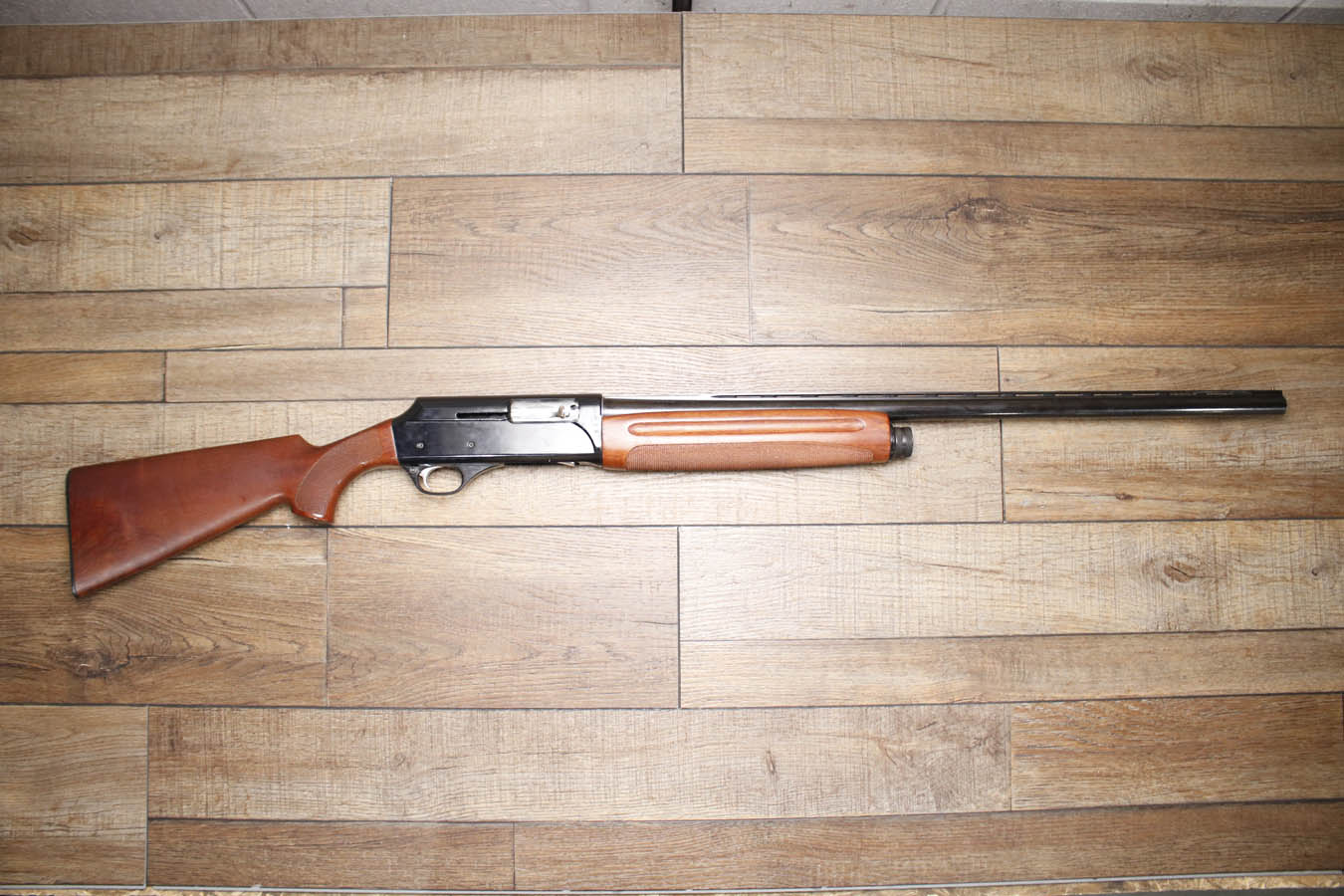 UNIVERSAL Auto-Wing Model 2071 12 Gauge Semi-Auto Shotgun