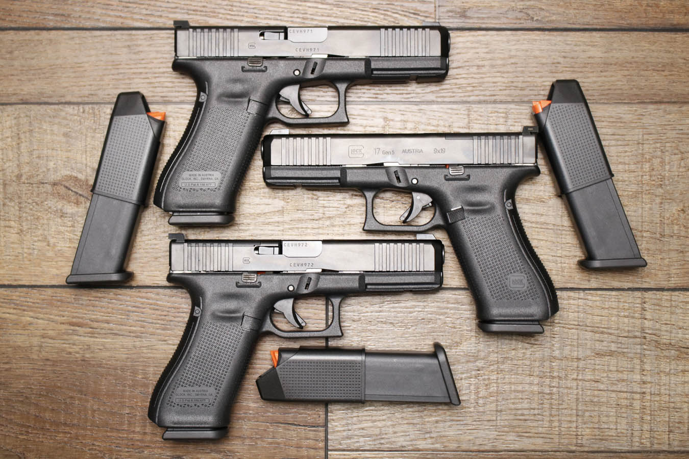 GLOCK 17 M.O.S. Gen 5 9mm Optic Ready Police Trade-In Pistols with Night Sights and Front Slide Serrations