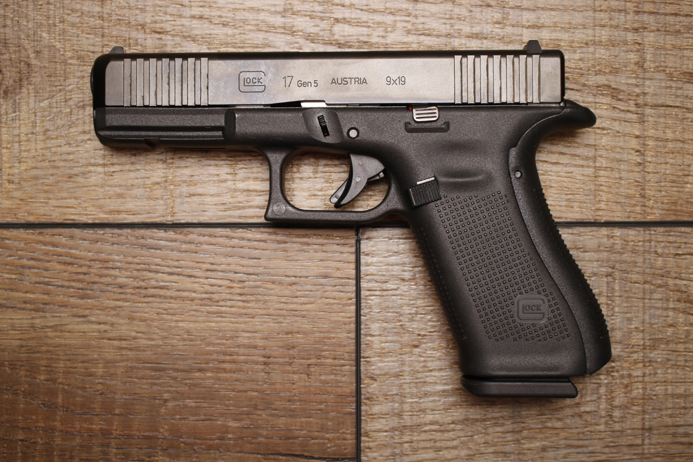 GLOCK 17 Gen 5 9mm Police Trade-In Pistol with Front Serrations and Original Box