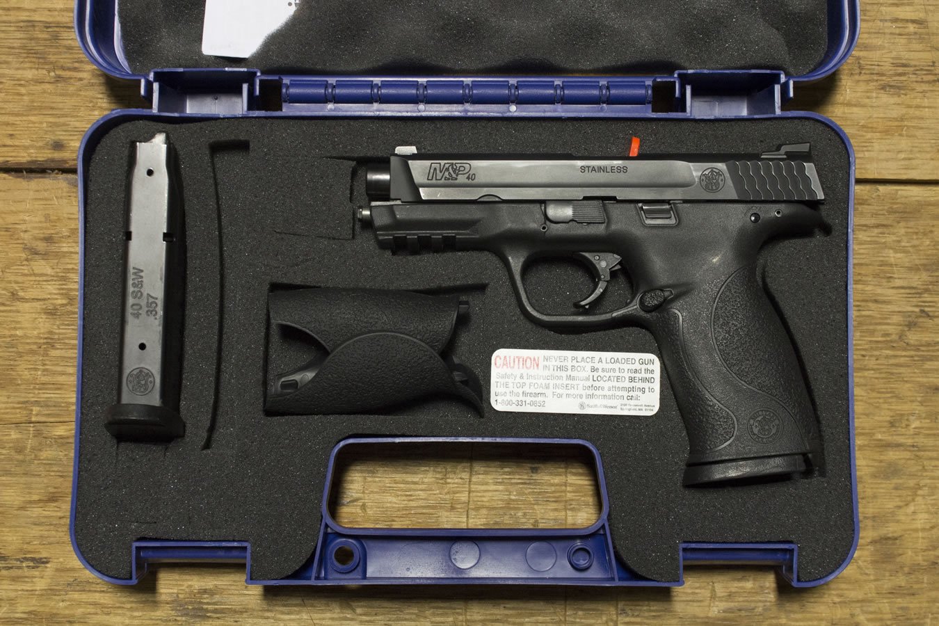 SMITH AND WESSON M&P40 40 S&W Used Pistol with 2 Magazines and Original Box (Good Condition)