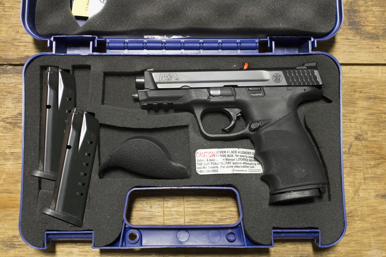 SMITH AND WESSON M&P40 40 S&W Used Pistol with 3 Magazines and Original Box (Good Condition)